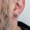 Aros Valknut plata ley 950 de 1 cm puestos en oreja, joya artesanal con turcas firmes y diseño nórdico simbólico