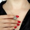colgante metatrón de plata en cuello mujer