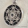 colgante metatron de plata visto de cerca