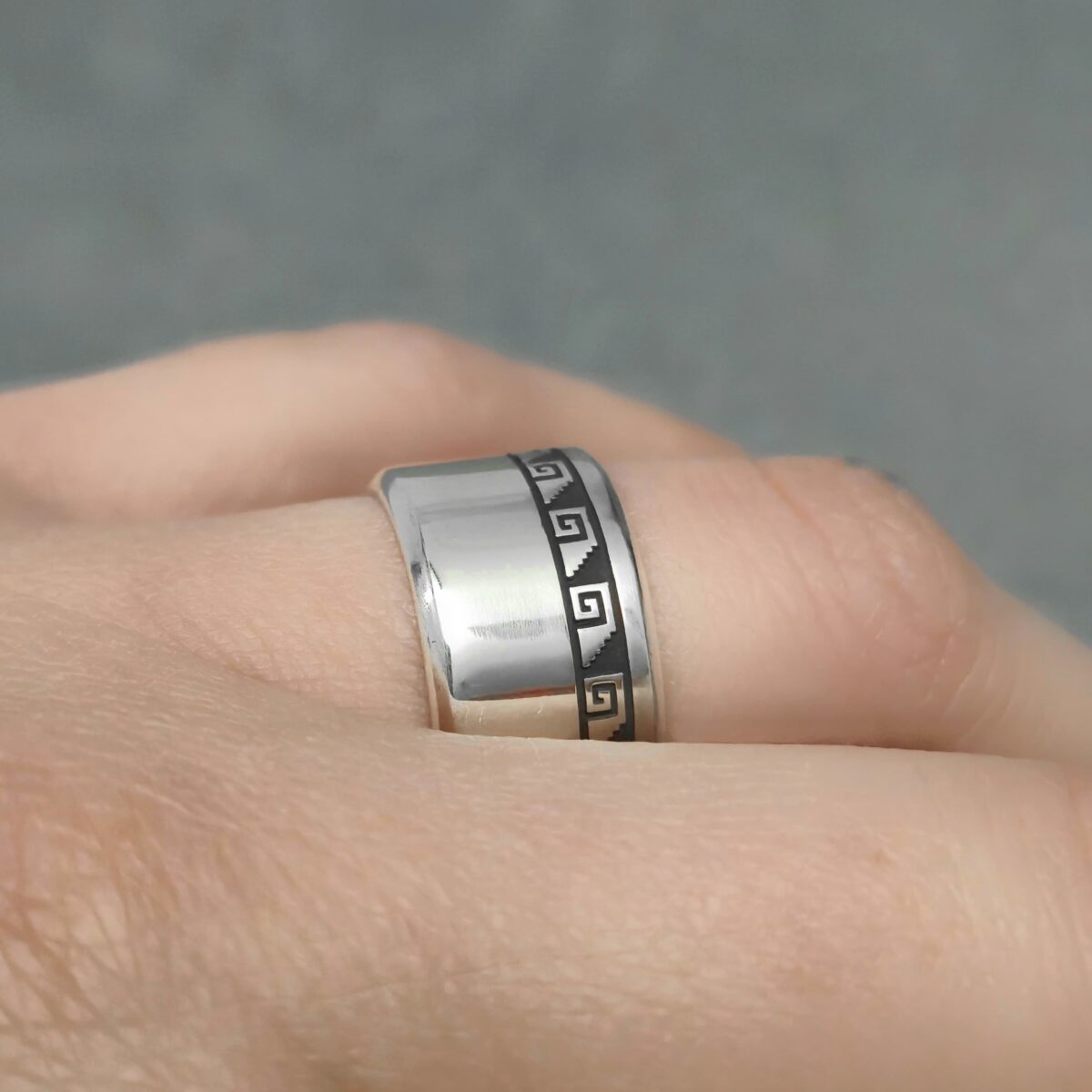 anillo de plata 950 diseño diaguita copiapo en mano