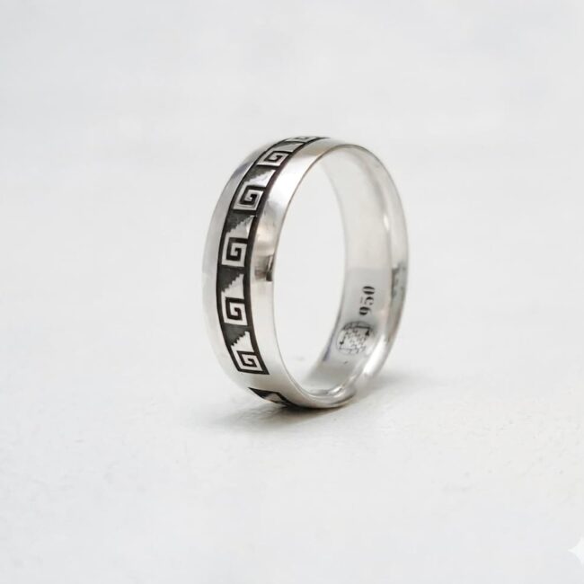 anillo plata 950 greca diaguita fondo blanco