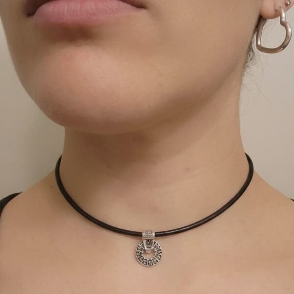mini oráculo en cuello